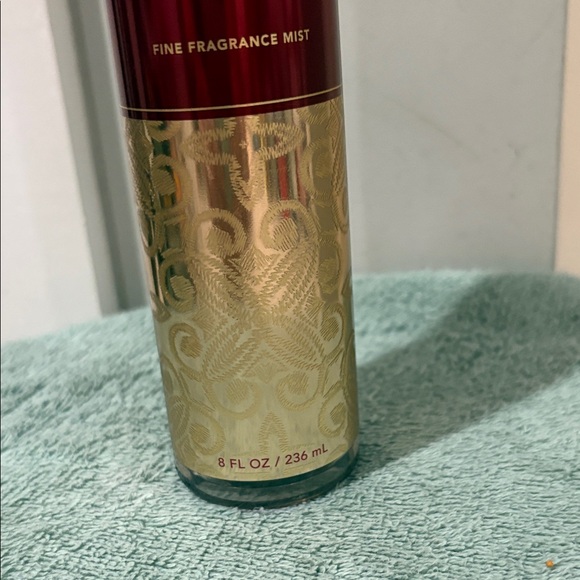 Bath & Body Works Luminous Mist - Red and Gold - Picture 3 of 6